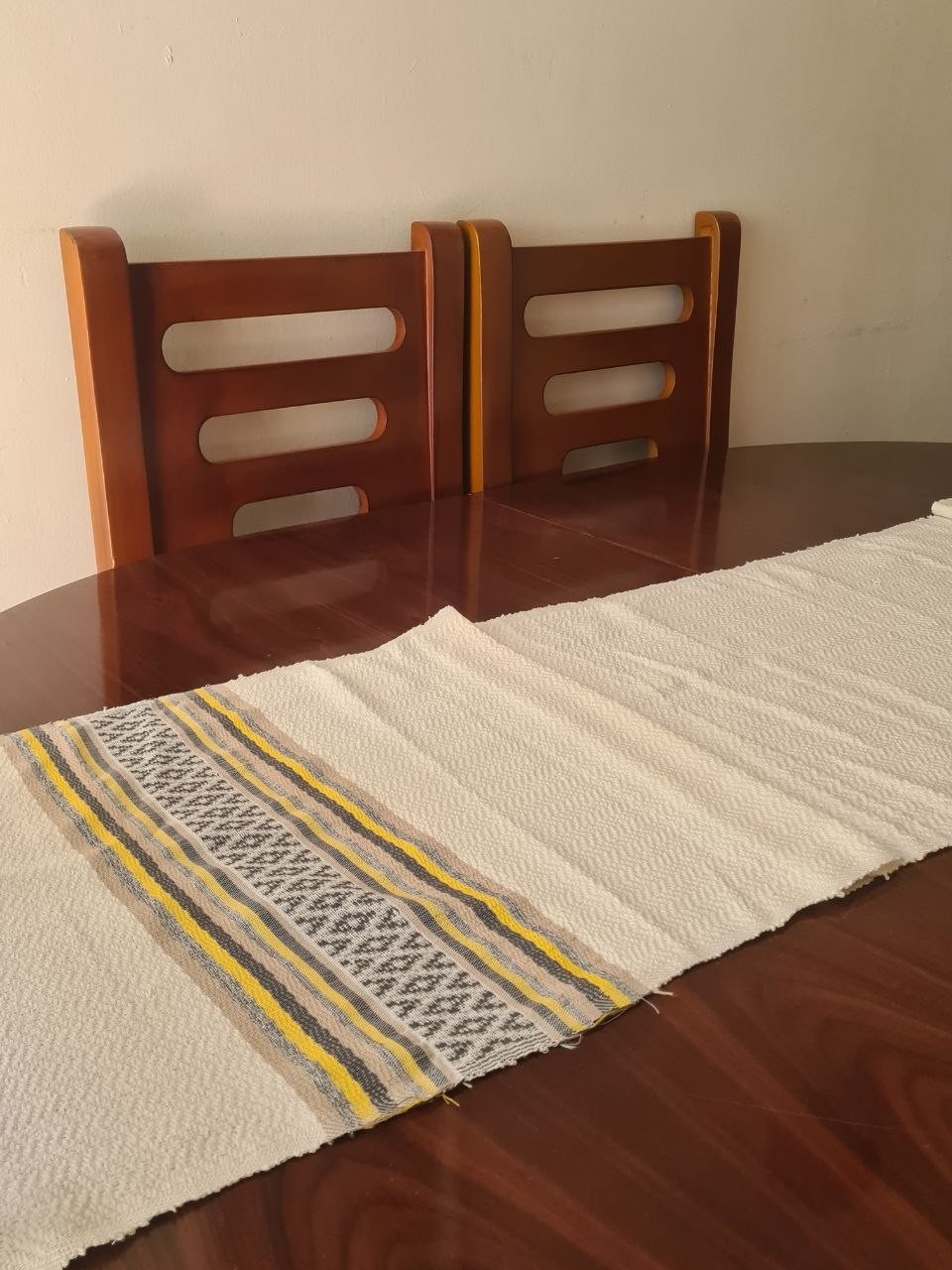 Table runner  with 6 napkin(plate holders)