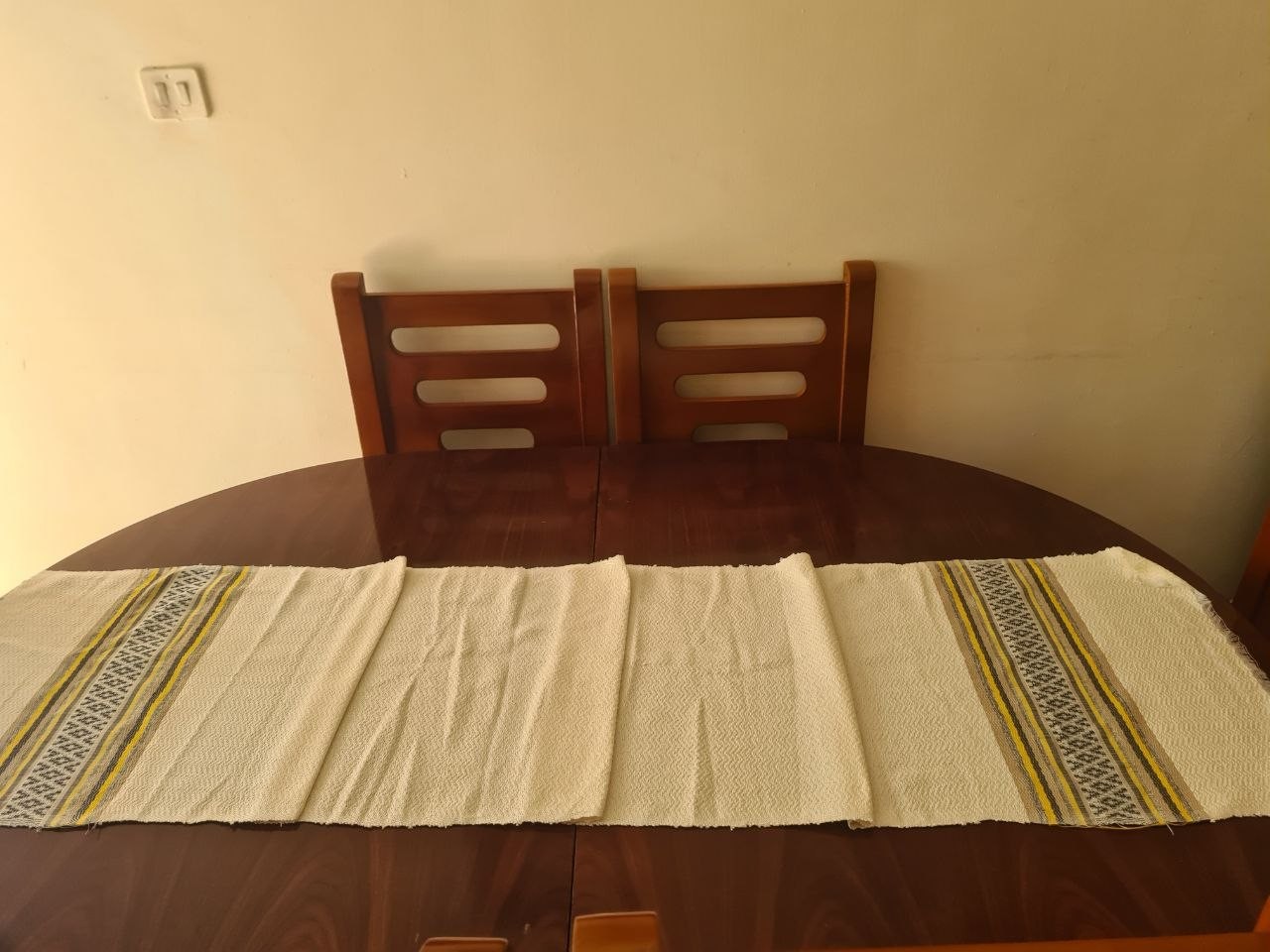 Table runner  with 6 napkin(plate holders)
